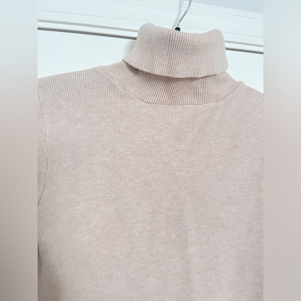 Like new blush pink turtle neck sweater - Picture 3 of 3